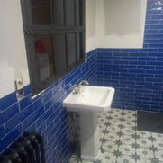 Mobapi baño con cerámica azul 