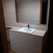 Mobapi espejo en un baño